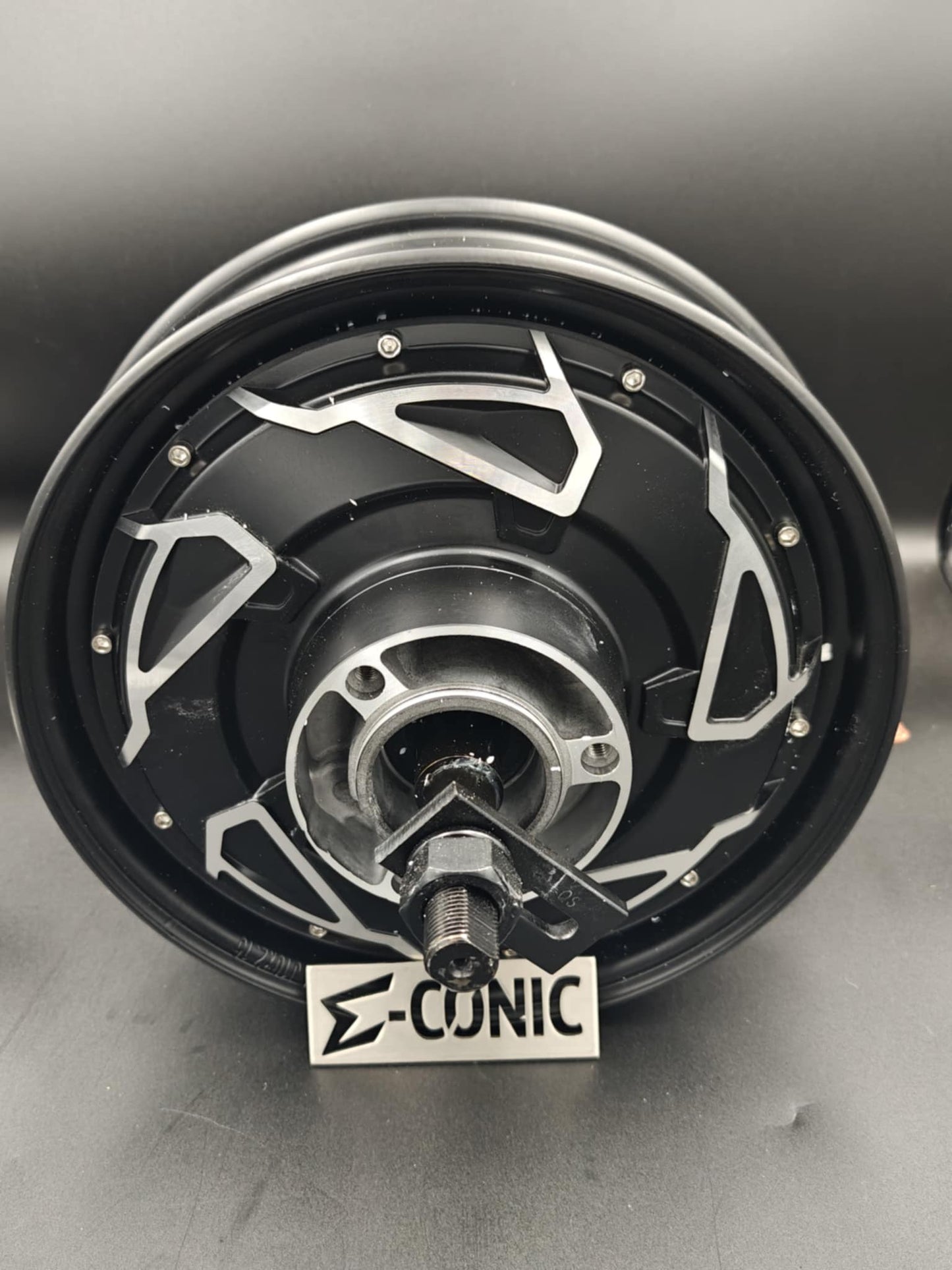 Motor de cubo de competición QS de 10", serie 3500WP V5, con neumático Shinko SR723 120/70/10