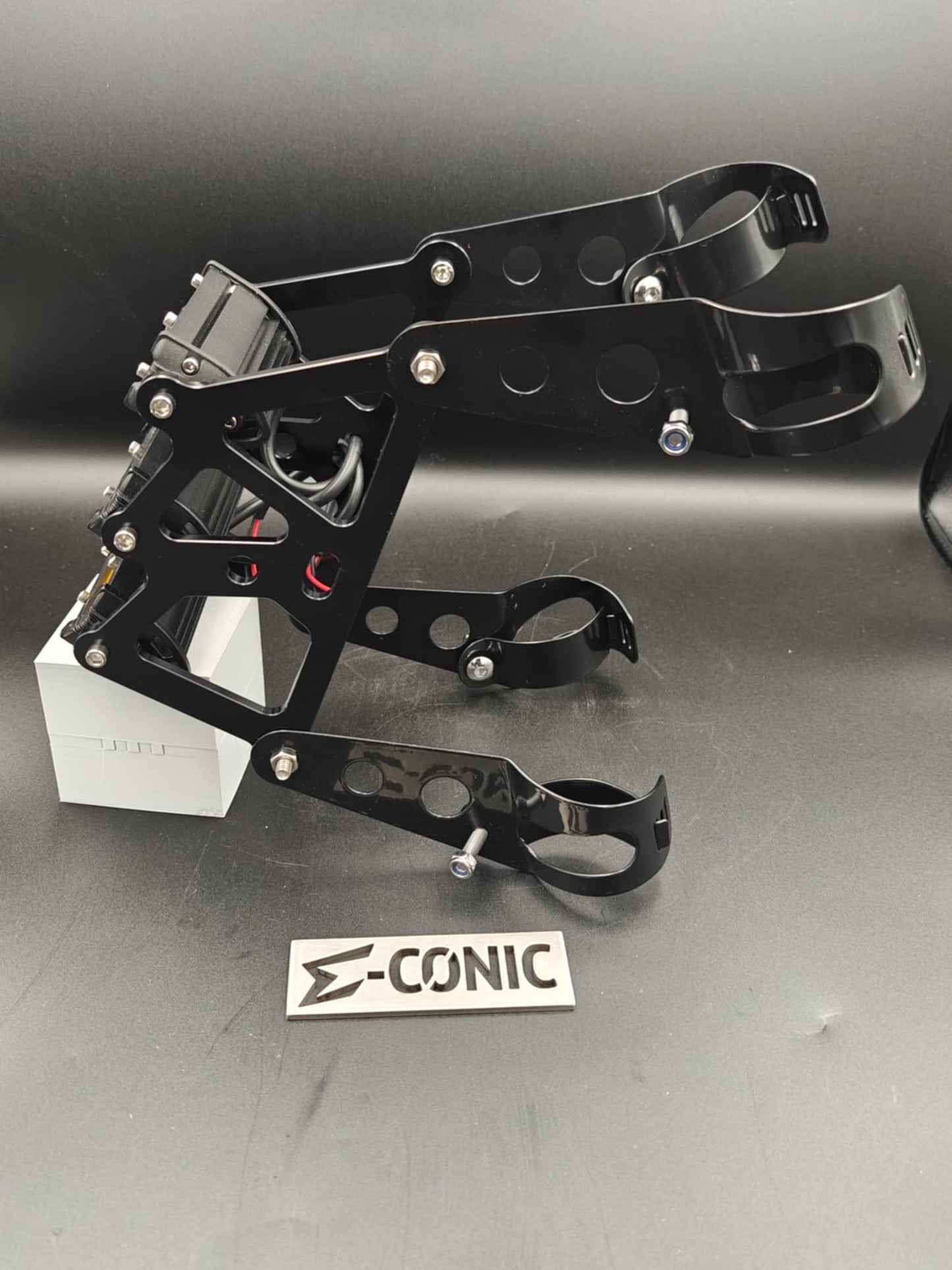 Faro triple universal para horquillas de doble corona (montaje ajustable)