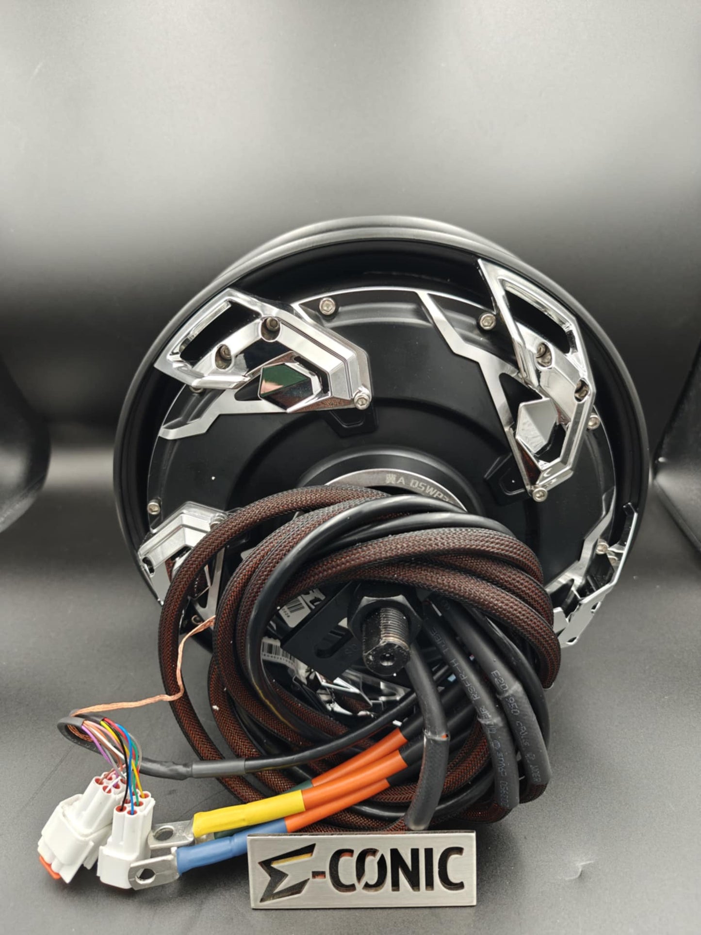 Motor de cubo de competición QS de 10", serie 3500WP V5, con neumático Shinko SR723 120/70/10