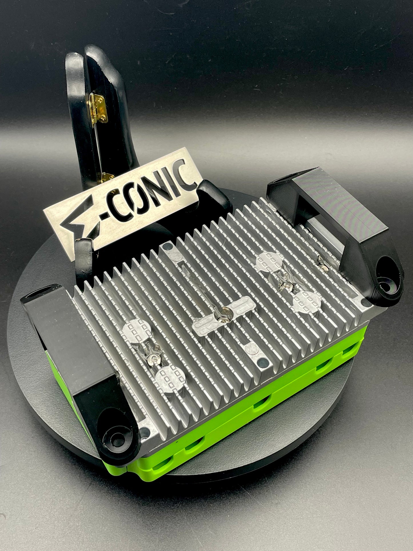 Elementos esenciales del controlador: Soportes económicos para el controlador Razor con impresión 3D