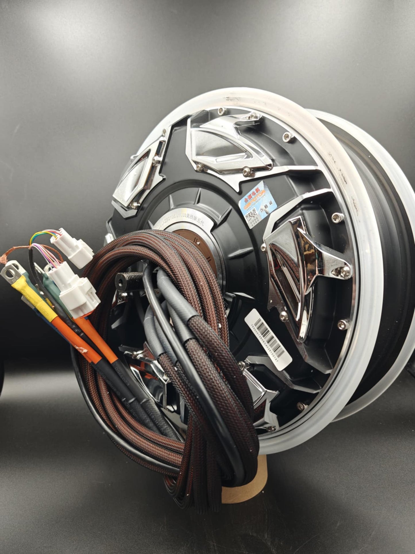 Motor de buje de carreras QS de 12", serie 3000WP V5 con Shinko SR723 130/70/12