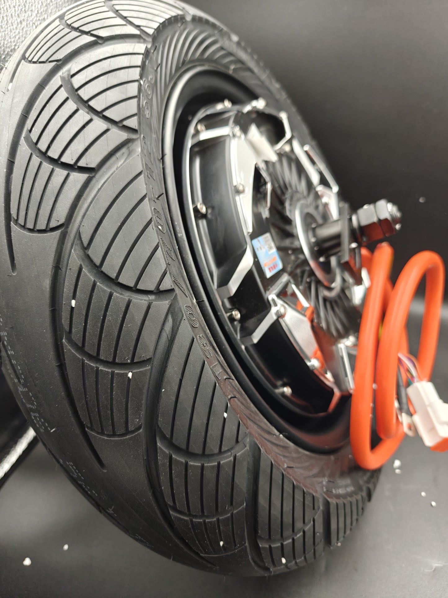 Motor de buje QS de 12", 3000 W, V4, con neumáticos CST 130/70/12 CM806