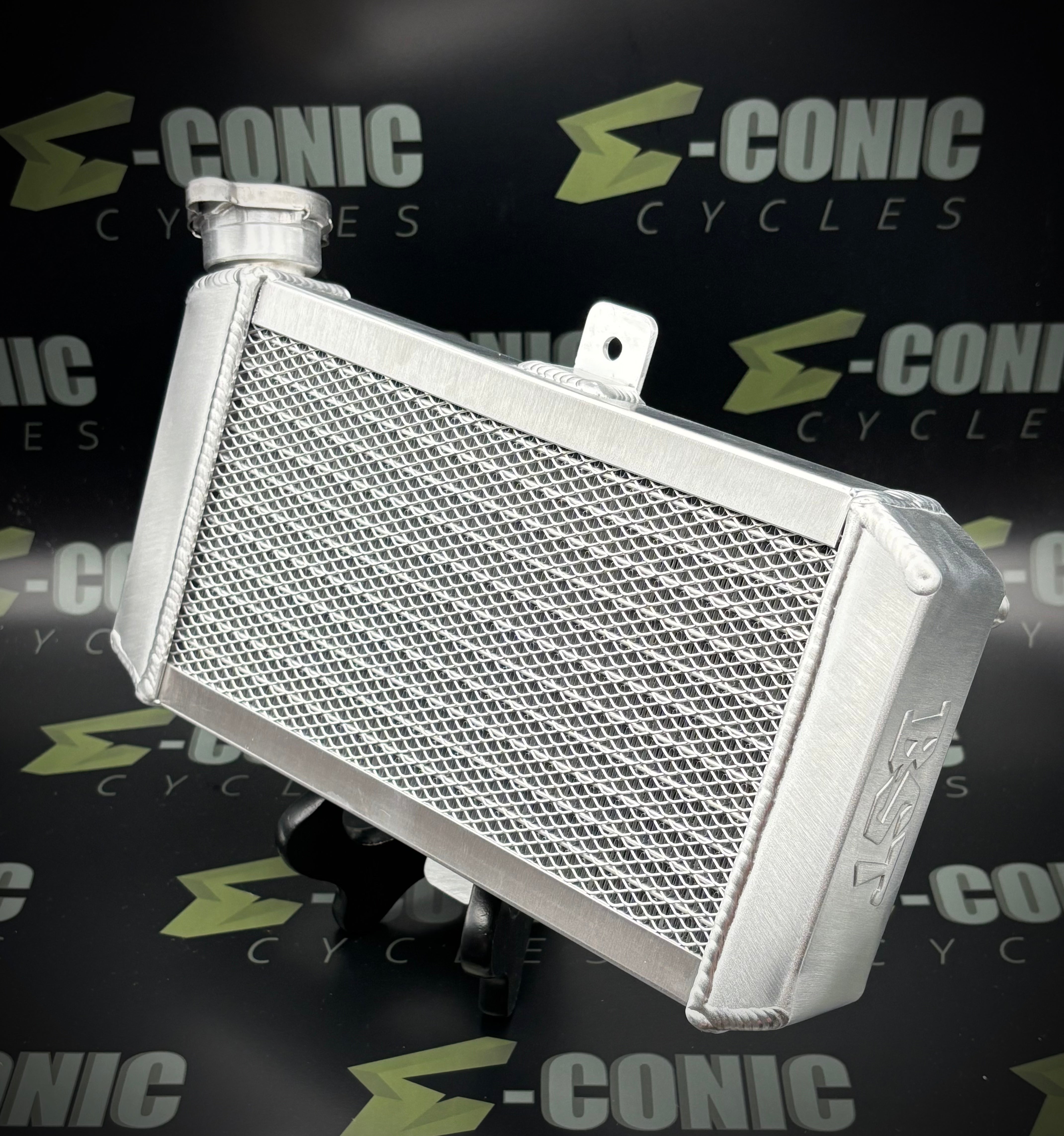 Rear Cyclone Radiator Radiator for Liquid Cooling โ E-Conic Cycles